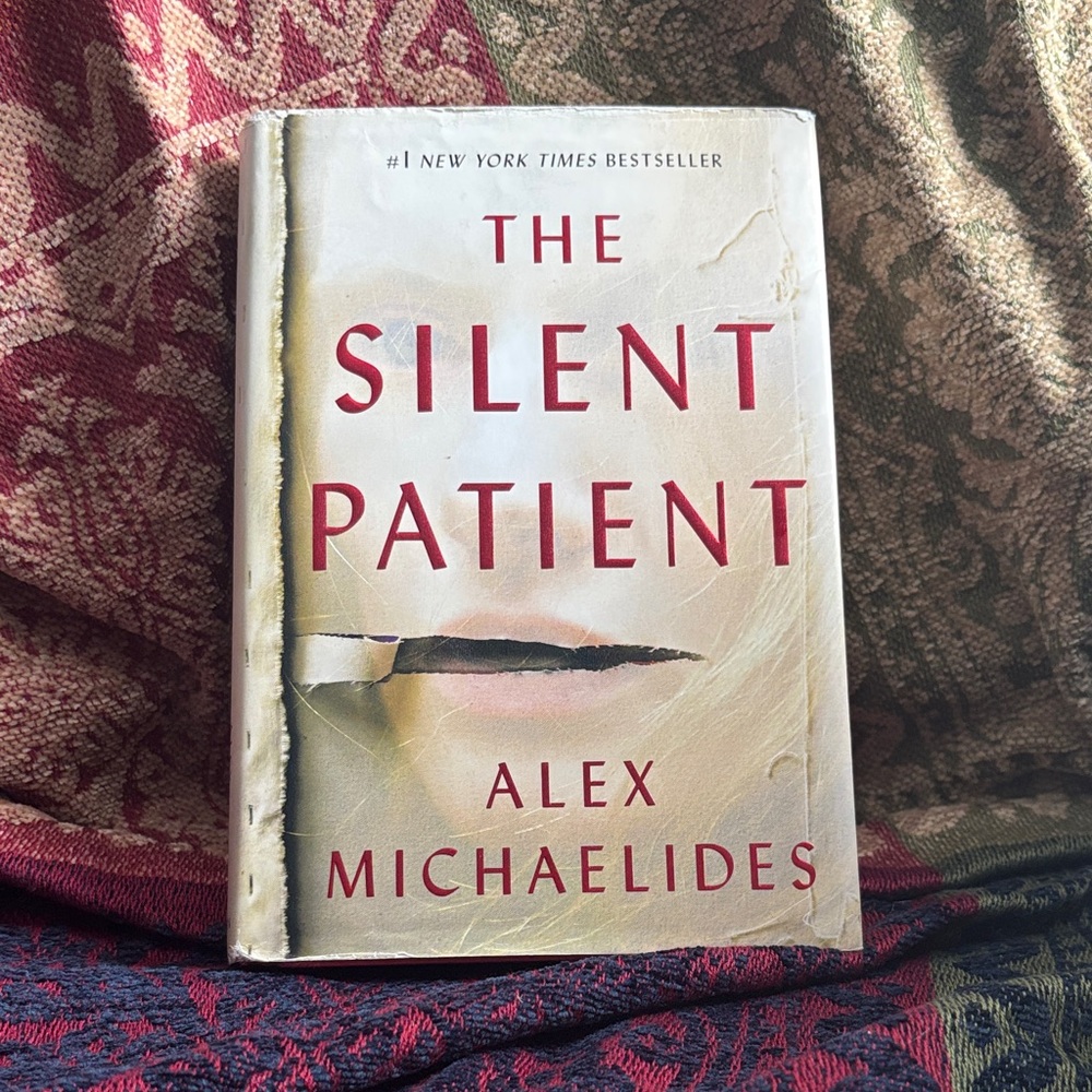 The Silent Patient Book - Alex Michaelides - Lightly Used